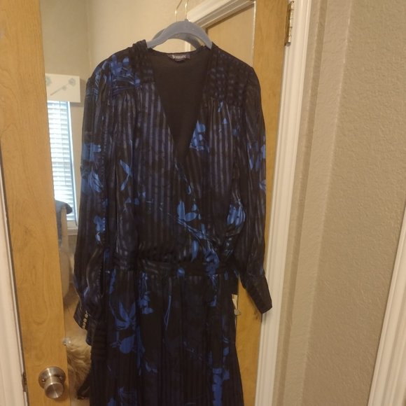 Dress - Picture 1 of 9